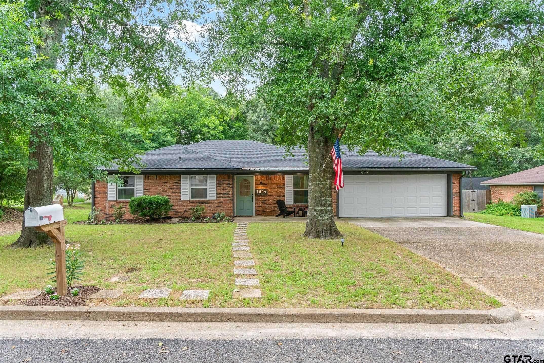 1004 Bunny Rabbit Rd, Athens, TX 75751
