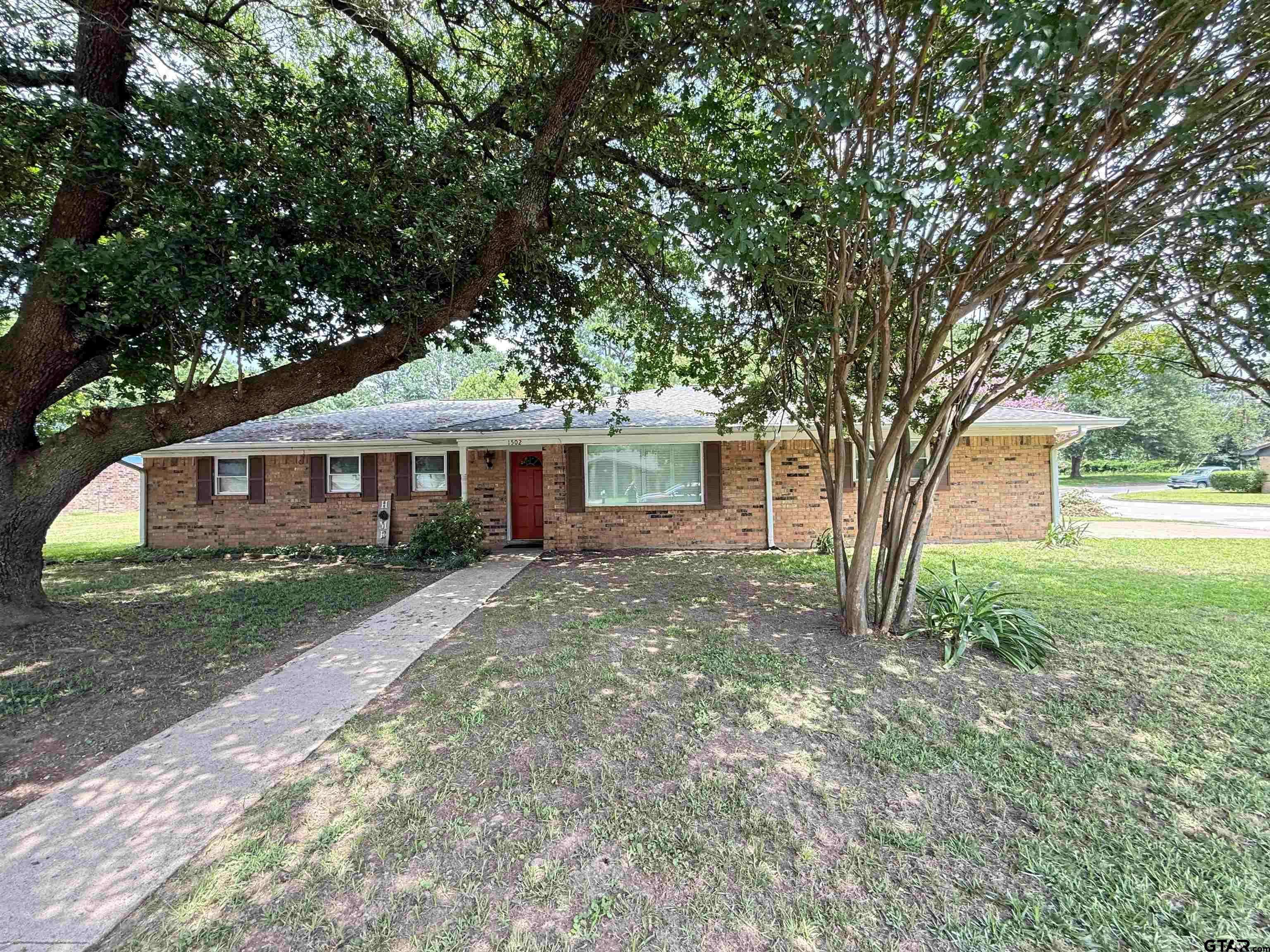 1502 Robin St, Mineola, TX 75773