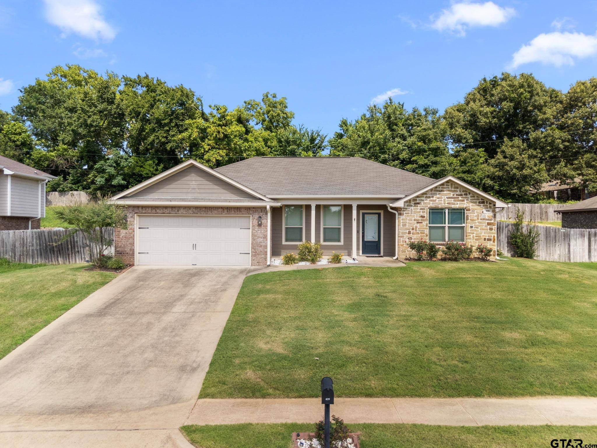 409 Mission Crest Cir, Lindale, TX 75771