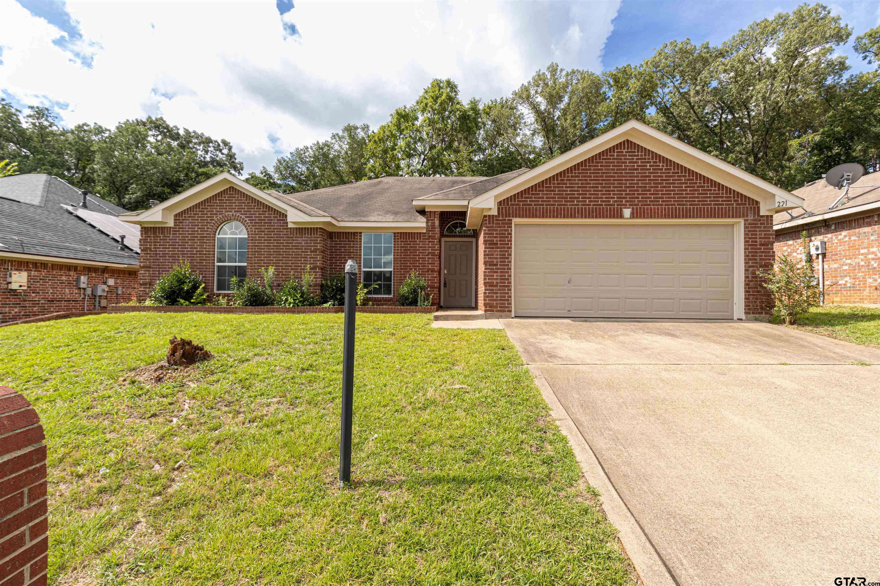 221 Maggie Cir, Flint, TX 75762