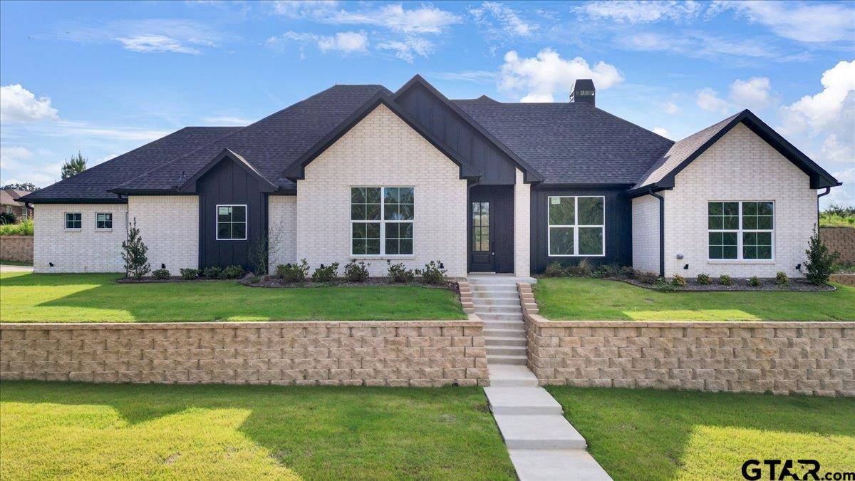 997 Mallard Dr, Lindale, TX 75771