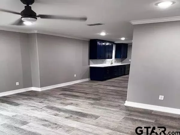 Henderson, TX 75652,207 Oaklawn Dr.