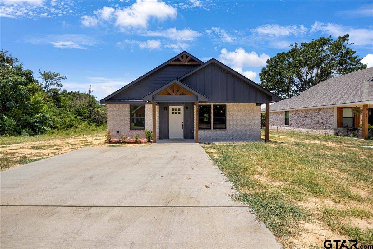 935 Duckenfield Ave., Tyler, TX 75701