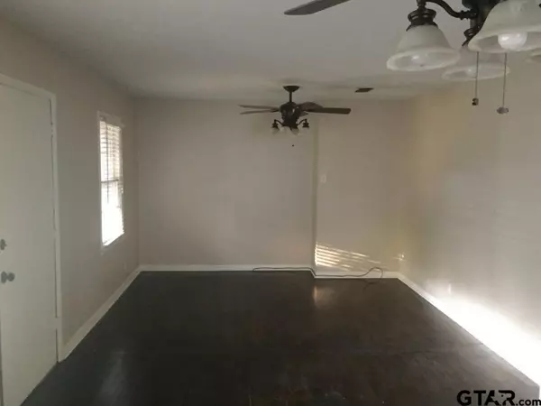 Lindale, TX 75771,521 N HENRY