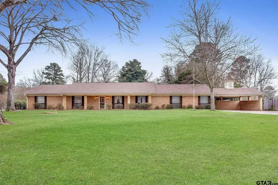 204 W Brookwood Ln, White Oak, TX 75693
