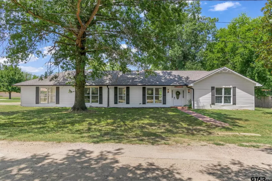 104 W Brandon St, Edgewood, TX 75117