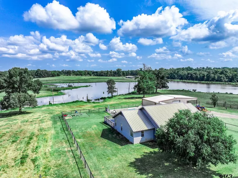 805 County Road 4106, Daingerfield, TX 75638