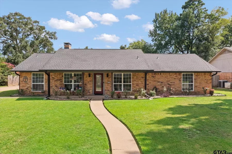 326 E Robinwood, White Oak, TX 75693