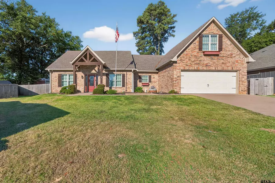 129 Settlers Ct, Palestine, TX 75801