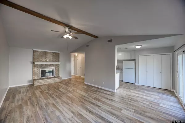 Palestine, TX 75803,301 First St