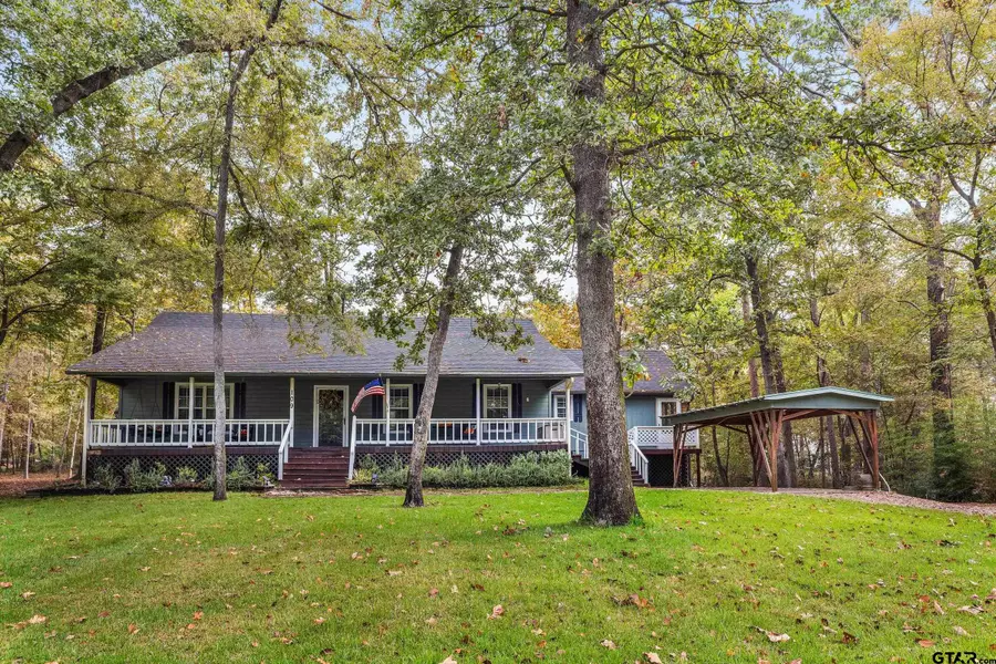 109 King Lyle Rd, Scroggins, TX 75480