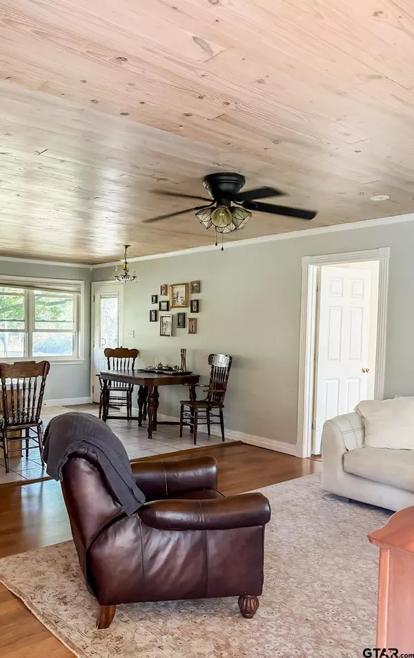 Jacksonville, TX 75766,323 County Road 1519