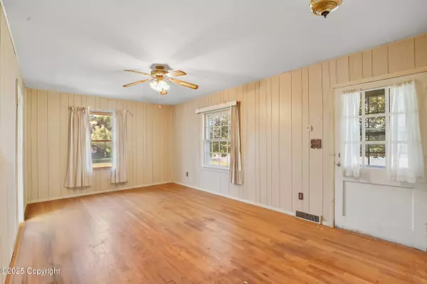 Newcastle, WY 82701,216 E Warwick St -