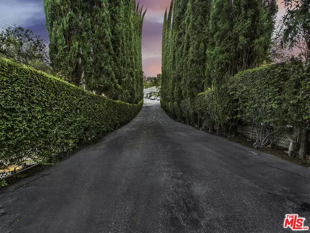 4844 BREWSTER DR, Tarzana, CA 91356