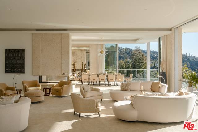 Beverly Hills, CA 90210,1500 GILCREST DR