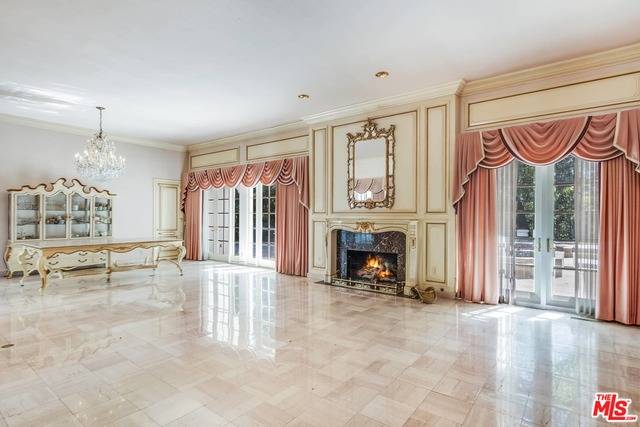 Beverly Hills, CA 90210,1195 TOWER GROVE DR
