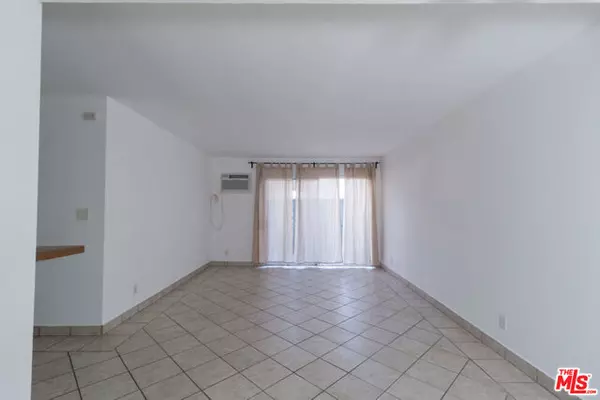 Canoga Park, CA 91304,21801 ROSCOE #109