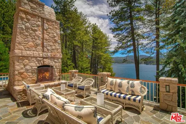 27825 NORTH SHORE RD, Lake Arrowhead, CA 92352