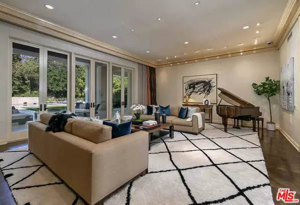 Beverly Hills, CA 90210,922 BENEDICT CANYON DR