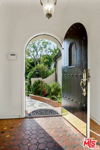Beverly Hills, CA 90211,352 S SWALL DR