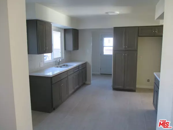 Lancaster, CA 93534,44413 LONEOAK AVE