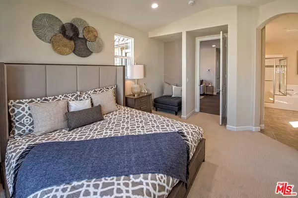 Oxnard, CA 93036,2338 Nicklaus St #35