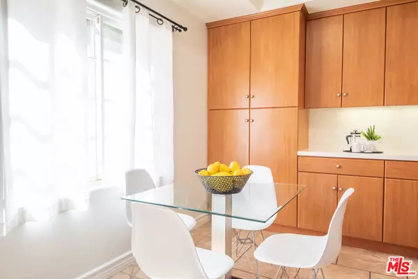 West Hollywood, CA 90069,851 N SAN VICENTE #130