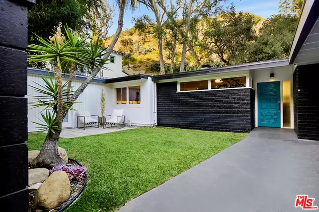 1734 BENEDICT CANYON DR, Beverly Hills, CA 90210