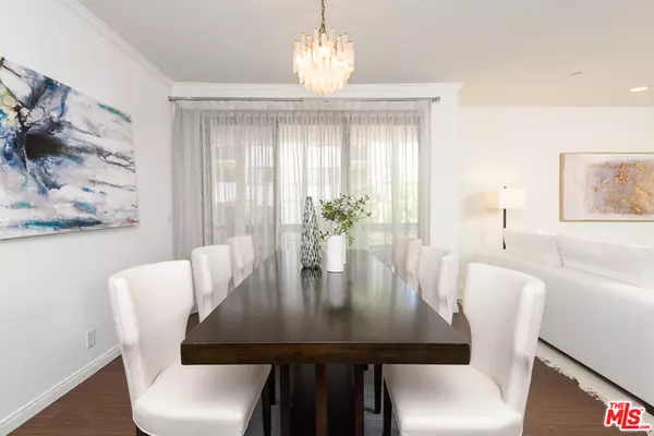 Beverly Hills, CA 90210,324 N PALM DR #207