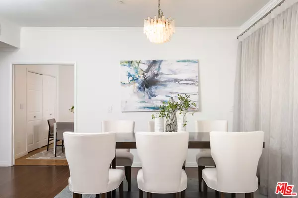 Beverly Hills, CA 90210,324 N PALM DR #207