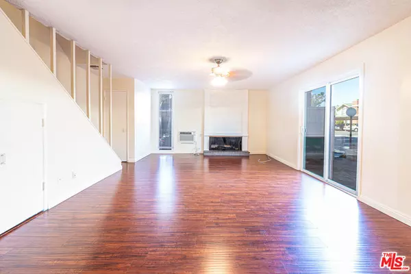 Tustin, CA 92780,15500 TUSTIN VILLAGE WAY #104