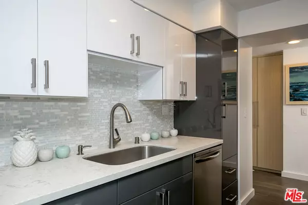 West Hollywood, CA 90069,1155 N LA CIENEGA BLVD #214