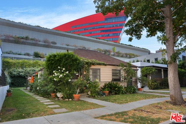 West Hollywood, CA 90069,657 HUNTLEY DR