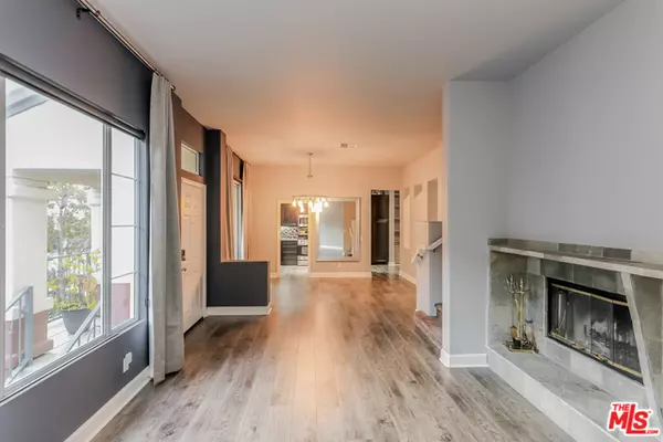 Tustin, CA 92782,12628 NICKLAUS LN