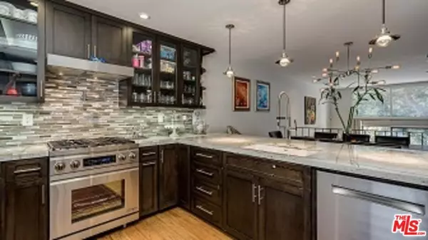 Encino, CA 91316,5236 NEWCASTLE AVE #2