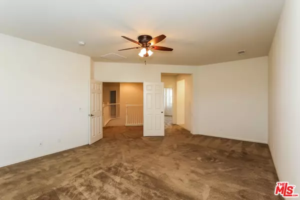 Saugus, CA 91350,20516 SUZIE LN