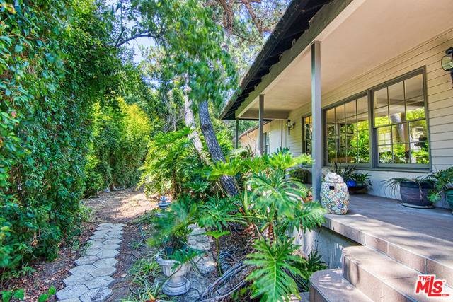 Beverly Hills, CA 90210,2514 BENEDICT CANYON DR