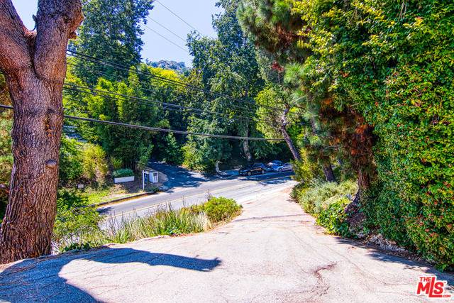 Beverly Hills, CA 90210,2514 BENEDICT CANYON DR