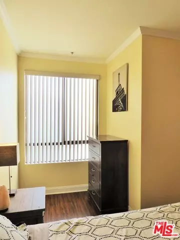 North Hollywood, CA 91605,6938 N LAUREL CANYON #302