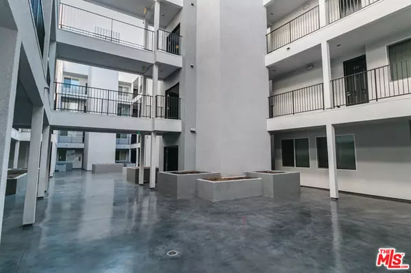 North Hollywood, CA 91601,4820 BELLFLOWER AVE #206