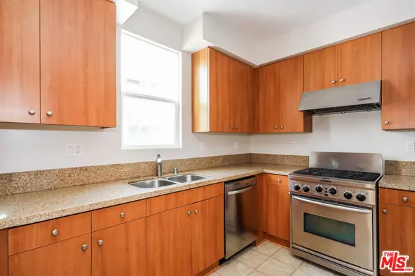 Santa Ana, CA 92705,238 E JEANETTE LN