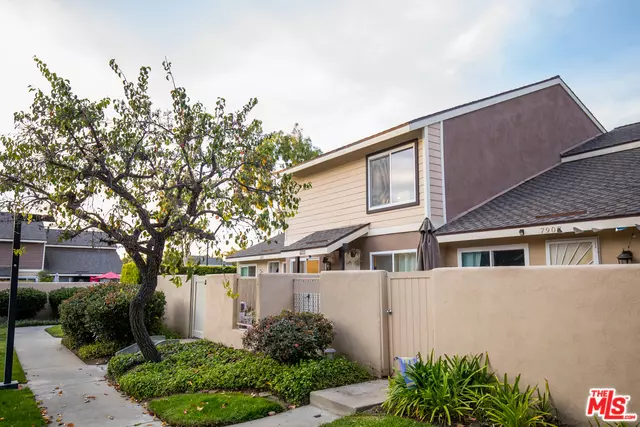 7892 RAINBOW CIR, Huntington Beach, CA 92648