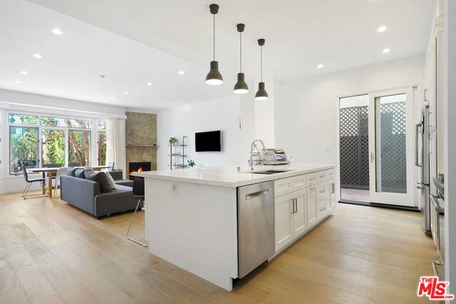 911 5TH ST #101, Santa Monica, CA 90403