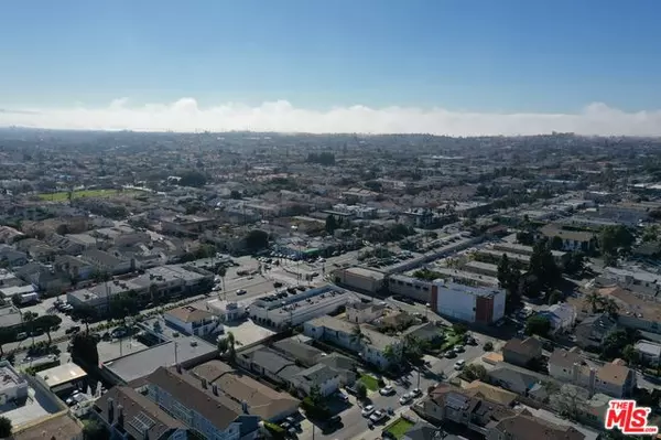 Redondo Beach, CA 90278,2408 MATHEWS AVE