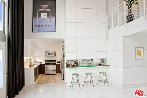 West Hollywood, CA 90046,1037 N LAUREL AVE #5