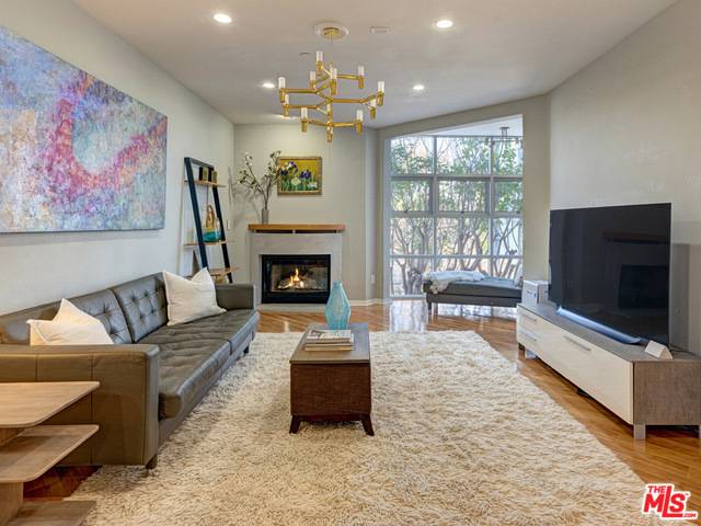 171 N CHURCH LN #303, Los Angeles, CA 90049