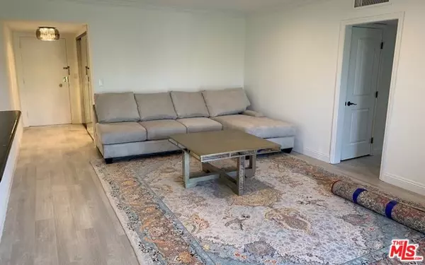 Beverly Hills, CA 90212,423 S REXFORD DR #303