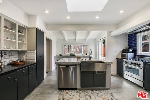 11905 HARTSOOK ST, Valley Village, CA 91607