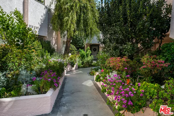 Valley Village, CA 91607,11911 MAGNOLIA #34