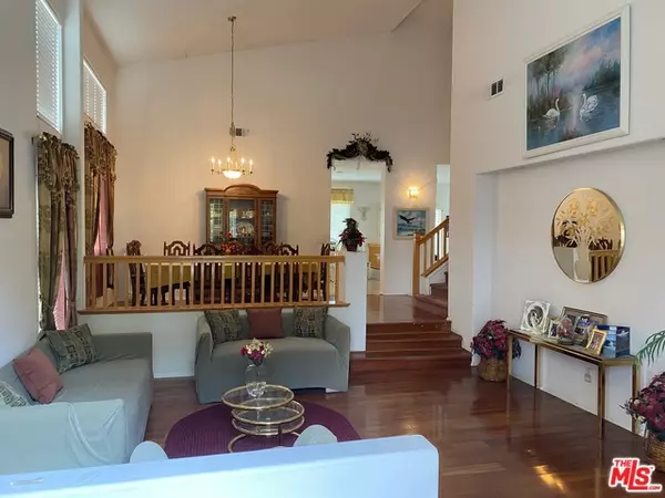 Valencia, CA 91354,23515 SUMMERGLEN PL